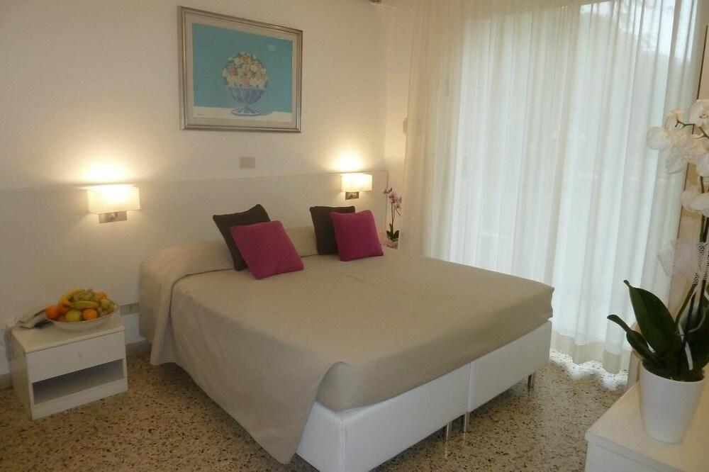 Hotel Astra Milano Marittima Esterno foto