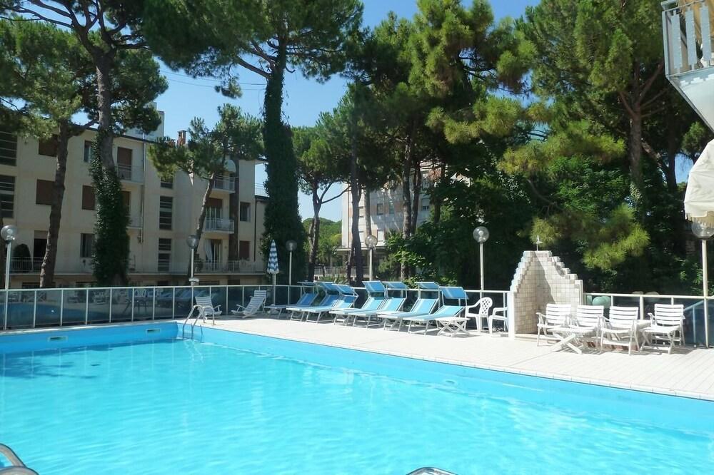Hotel Astra Milano Marittima Esterno foto