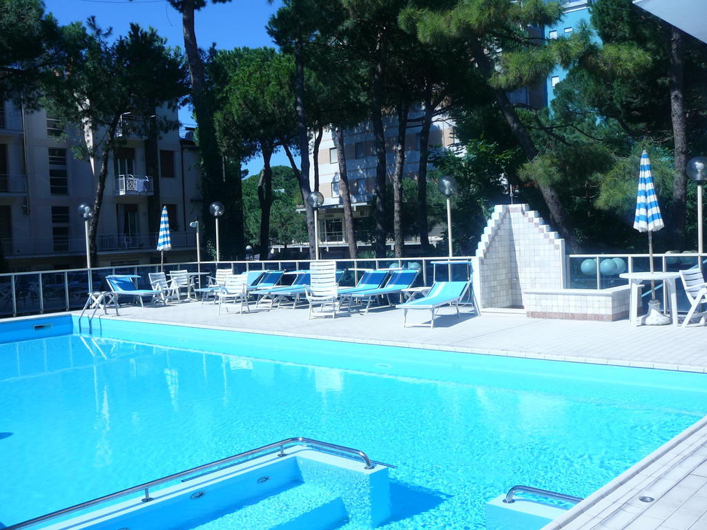 Hotel Astra Milano Marittima Esterno foto