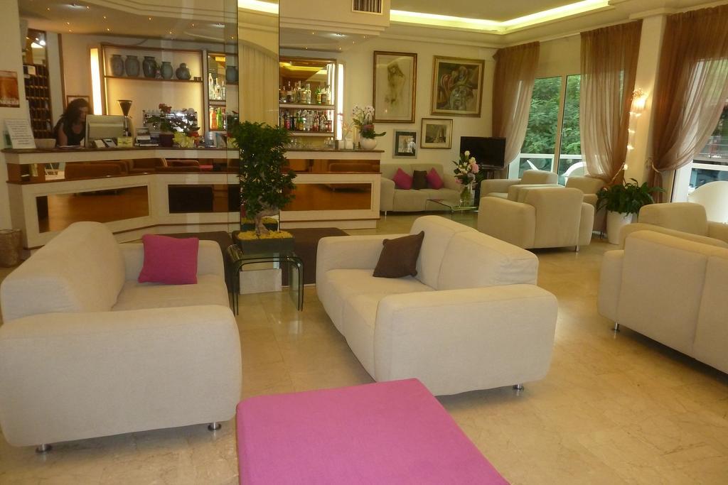 Hotel Astra Milano Marittima Esterno foto