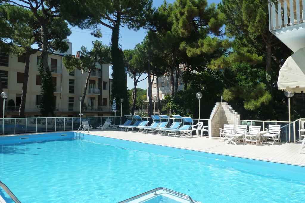 Hotel Astra Milano Marittima Esterno foto