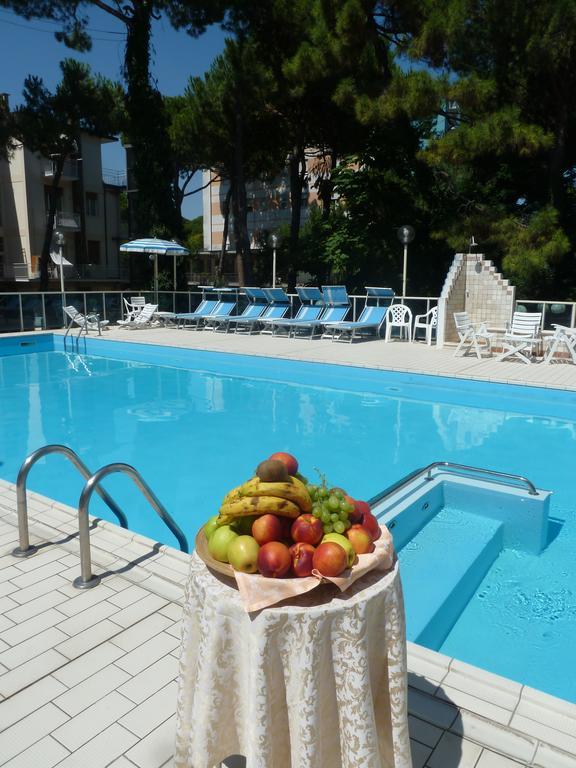 Hotel Astra Milano Marittima Esterno foto