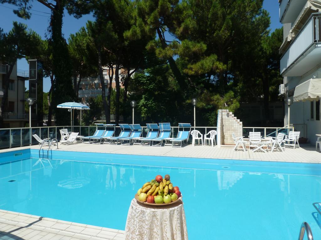 Hotel Astra Milano Marittima Esterno foto
