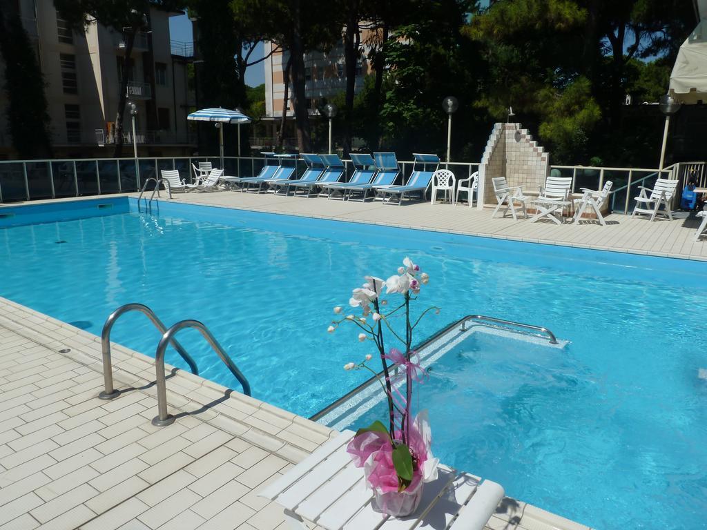 Hotel Astra Milano Marittima Esterno foto