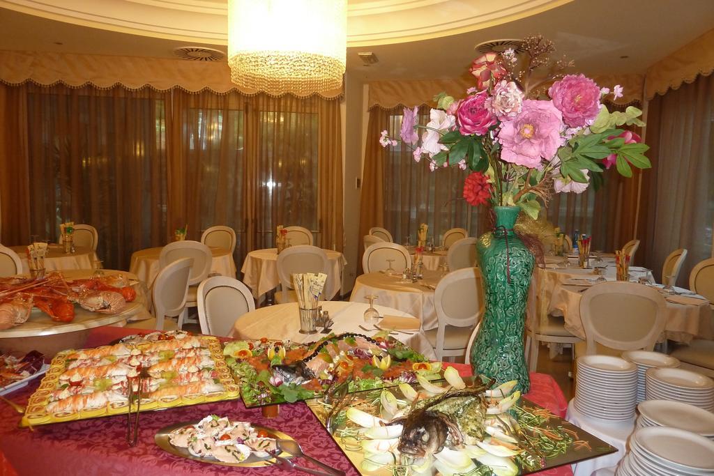 Hotel Astra Milano Marittima Esterno foto